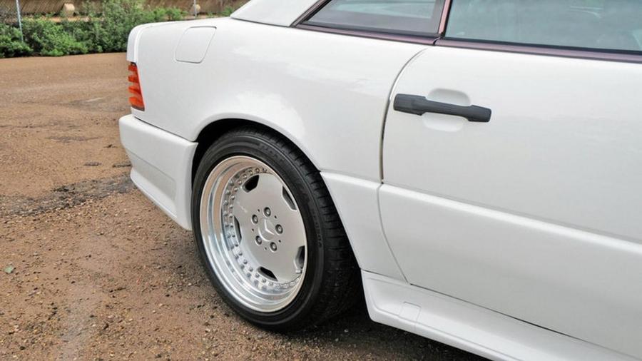 Детали экстерьера Mercedes-Benz SL72 AMG 1995 года  (фото 67 из 82)